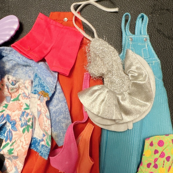 Barbie clothes and accessories - Picture 3 of 5